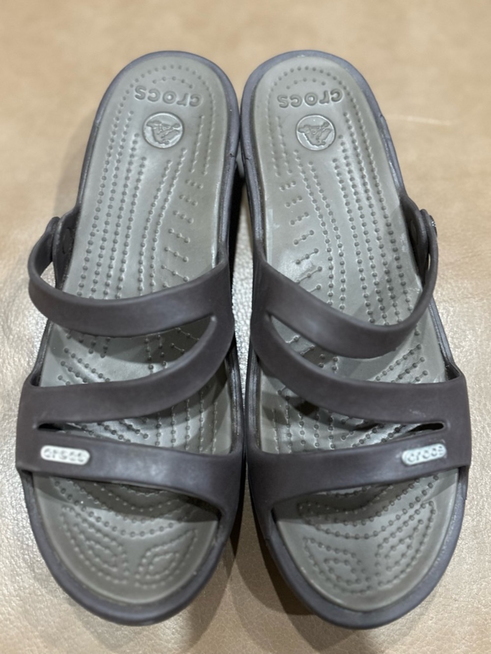 CROCS Women's Brown Two-Strap Slide comfy minimalist Sandals - Picture 2 of 5